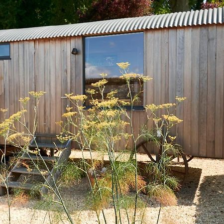 Hut64 Vila Alderbury Exterior foto
