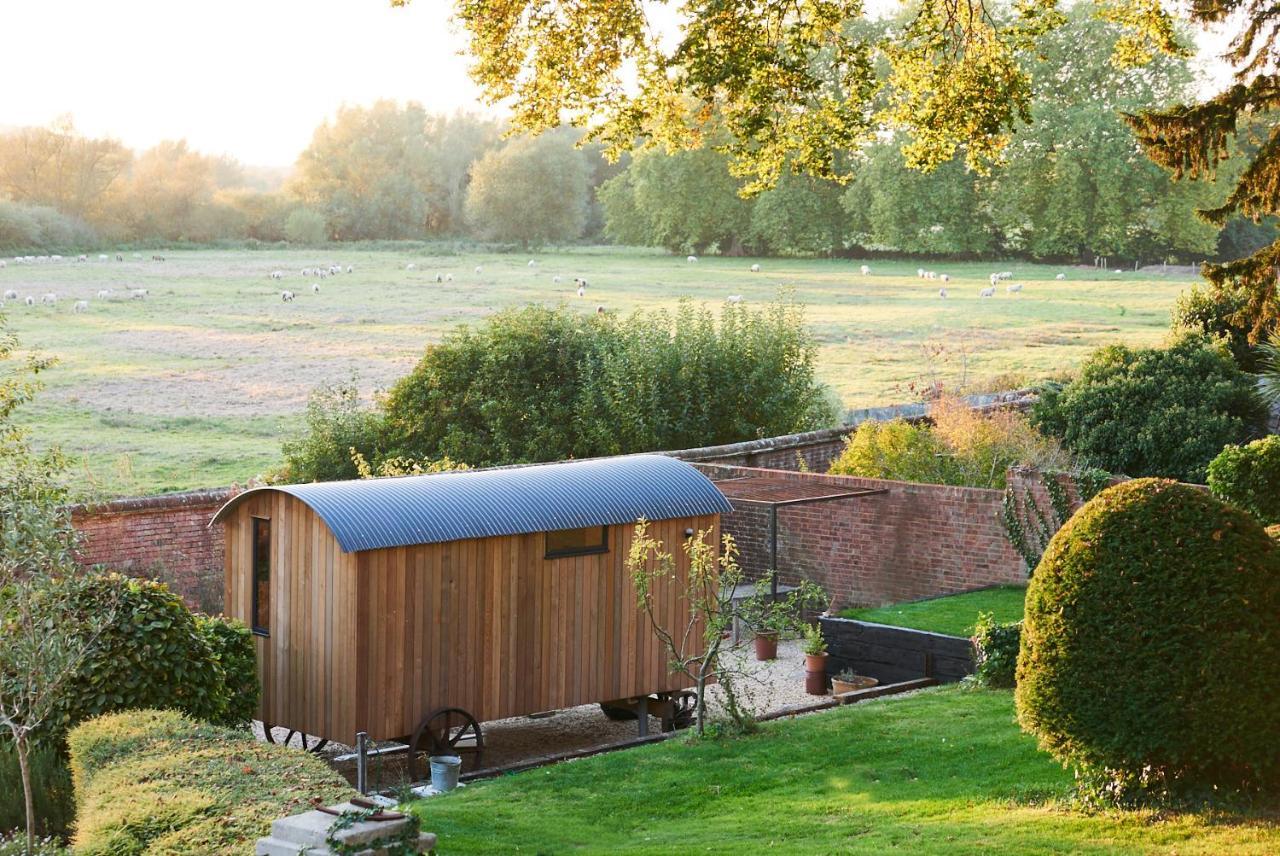 Hut64 Vila Alderbury Exterior foto