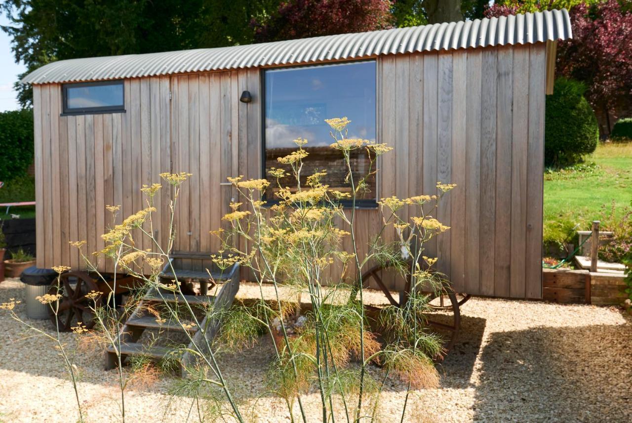 Hut64 Vila Alderbury Exterior foto