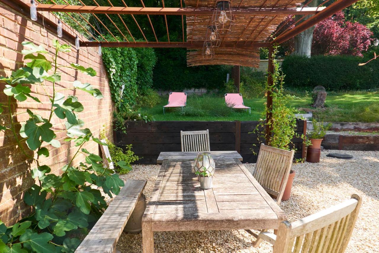 Hut64 Vila Alderbury Exterior foto