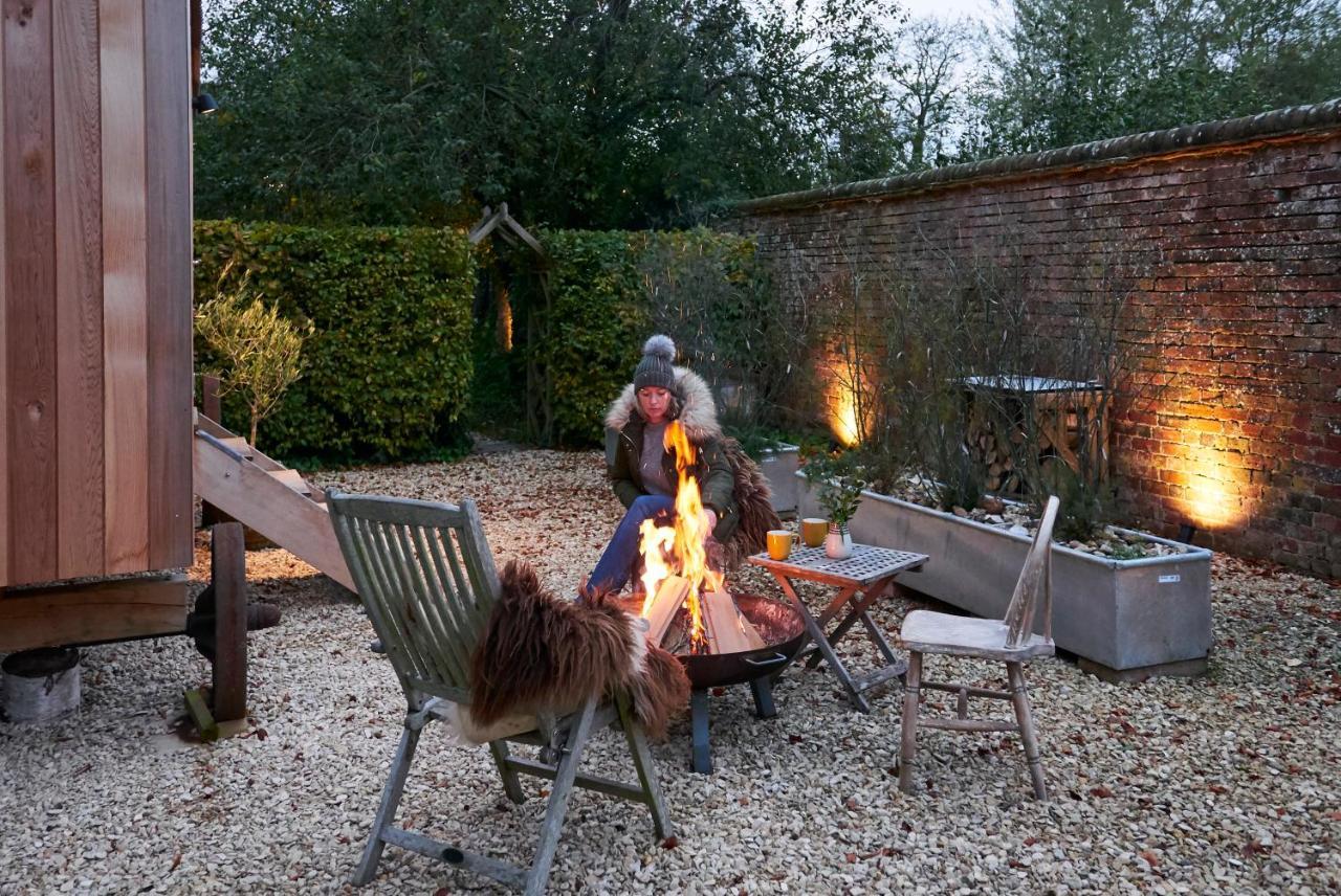 Hut64 Vila Alderbury Exterior foto