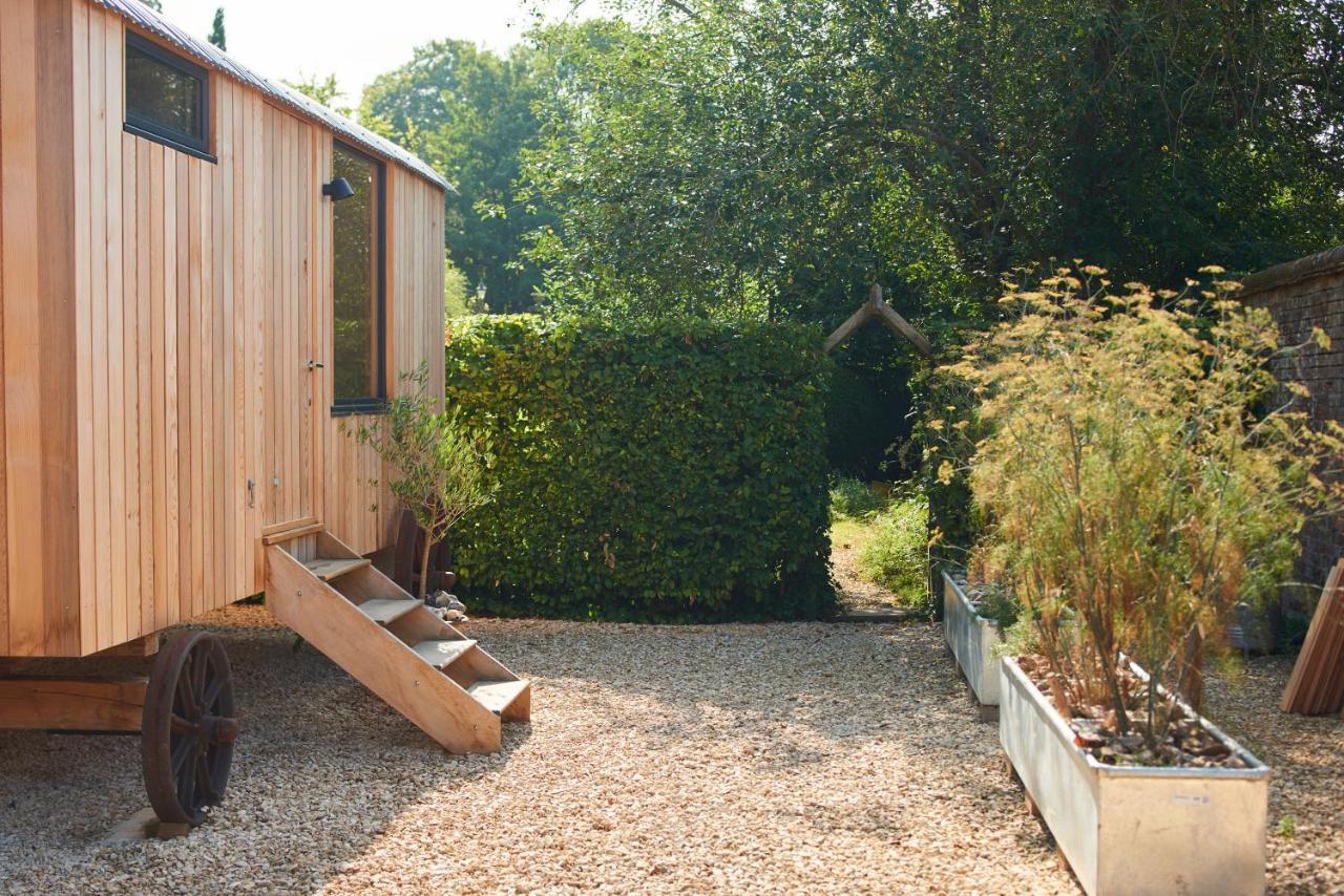 Hut64 Vila Alderbury Exterior foto