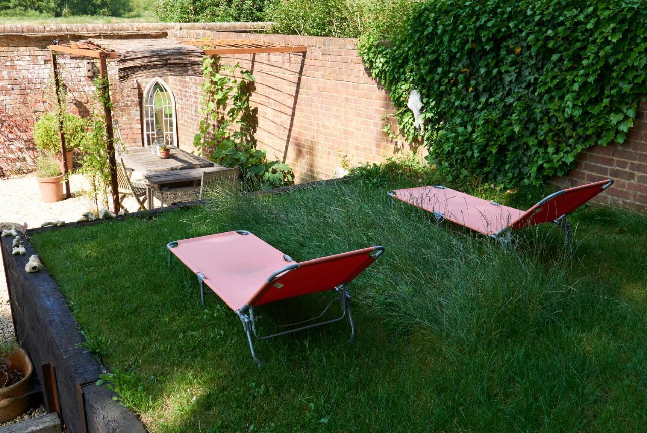 Hut64 Vila Alderbury Exterior foto